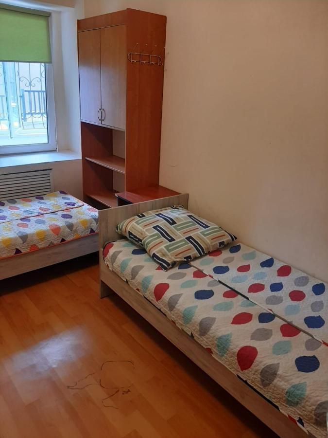 Фэмили Хостел Almaty Bagian luar foto